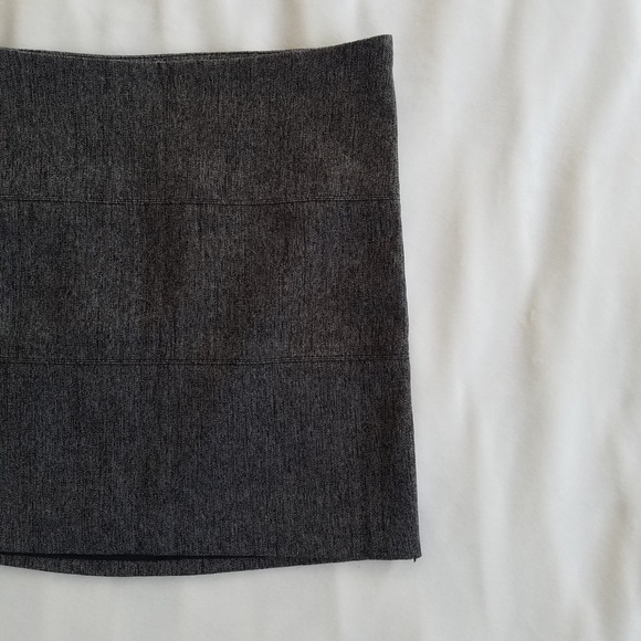 Bebe textured mini skirt! - Picture 2 of 3